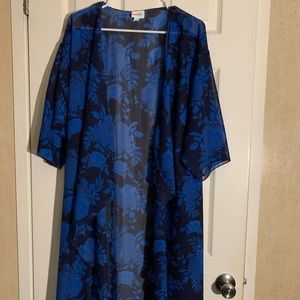 Size M LuLaRoe Shirley